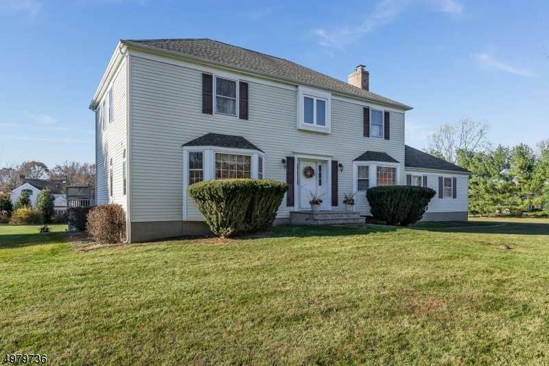 Property Photo: 8 Fieldstone Pl NJ 08822