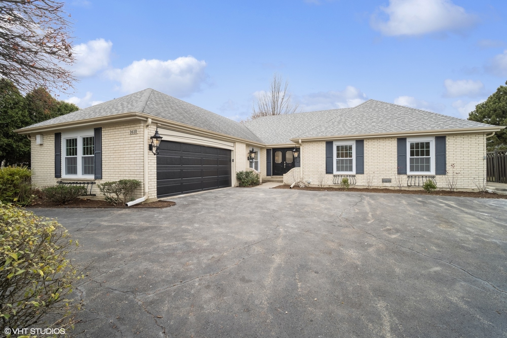 Property Photo:  1610 Barry Lane  IL 60025 