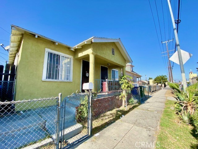 Property Photo:  2411 Griffith Avenue  CA 90011 