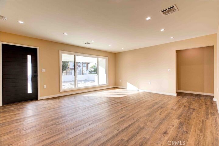 Property Photo:  6600 Gloria Avenue  CA 91406 