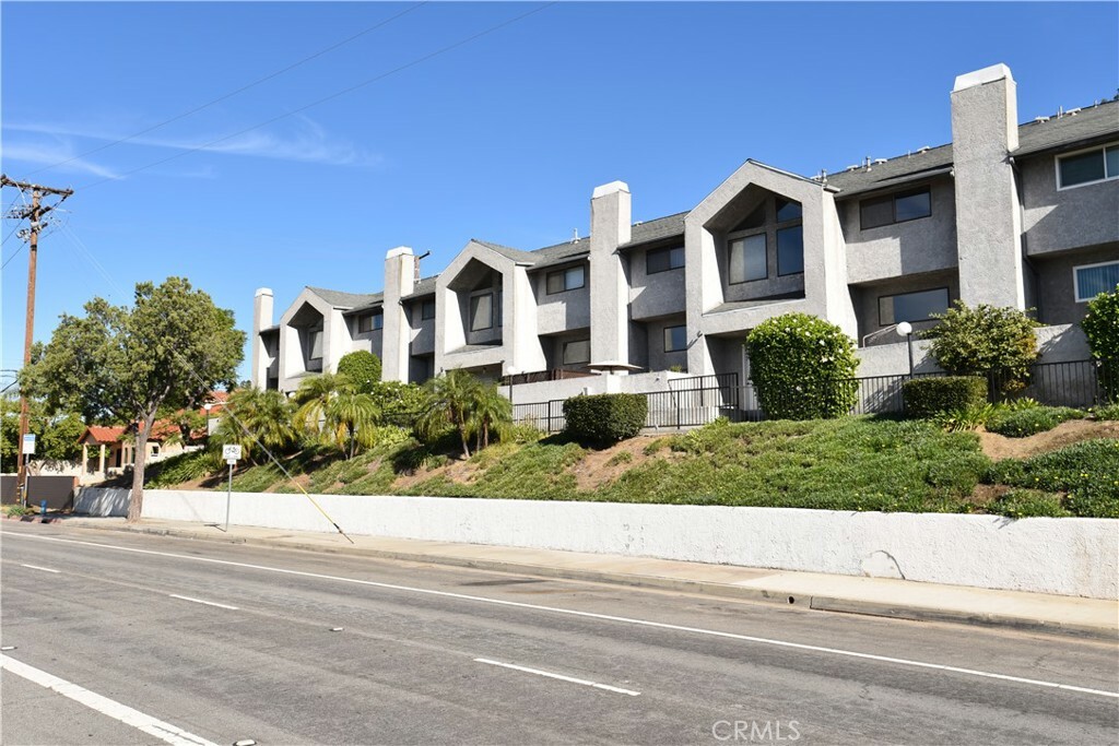 Property Photo:  5103 Vista Verde Way  CA 90601 