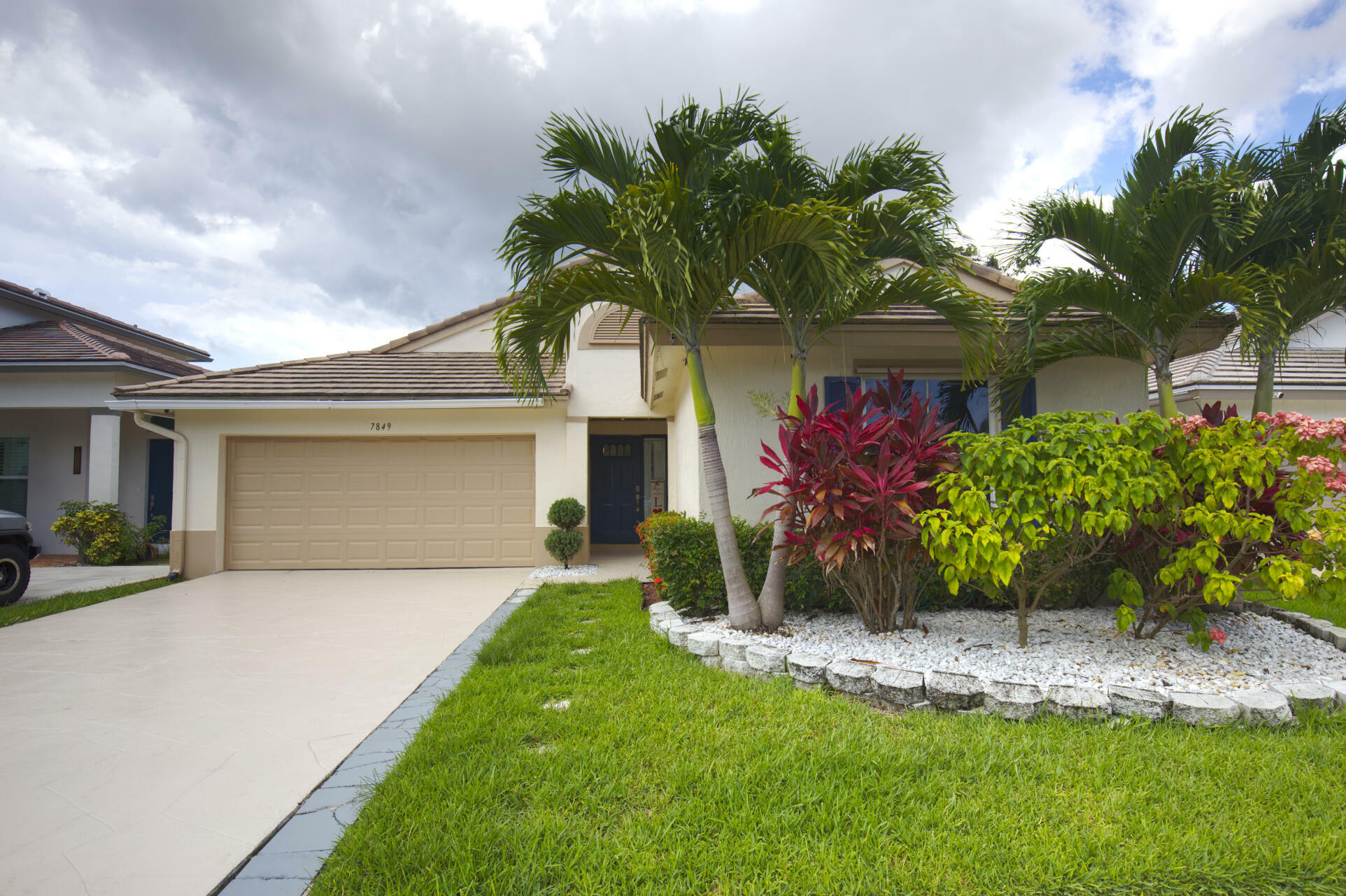 Property Photo:  7849 Manor Forest Lane  FL 33436 