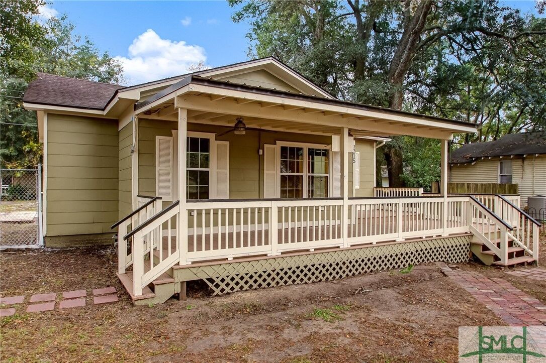 Property Photo: 2015 E 39th Street GA 31404