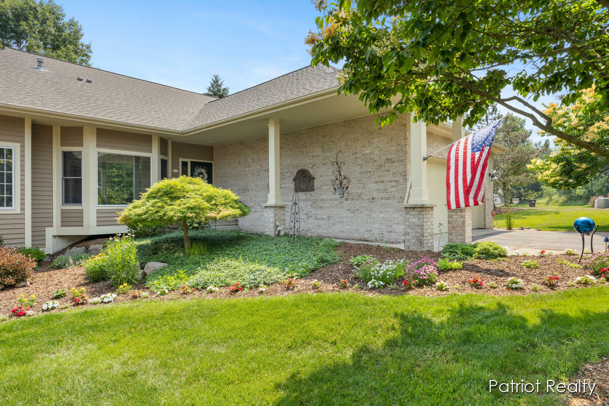 Property Photo: 2105 Lamberton Creek Lane NE MI 49505
