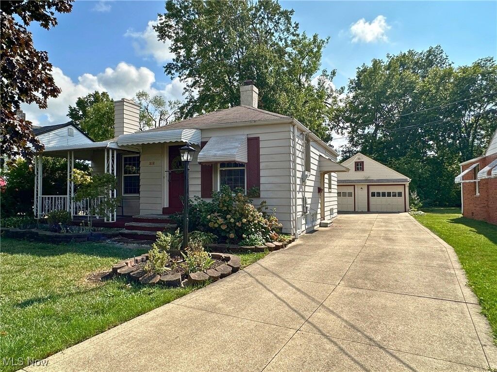 Property Photo:  1818 Maple Street  OH 44092 