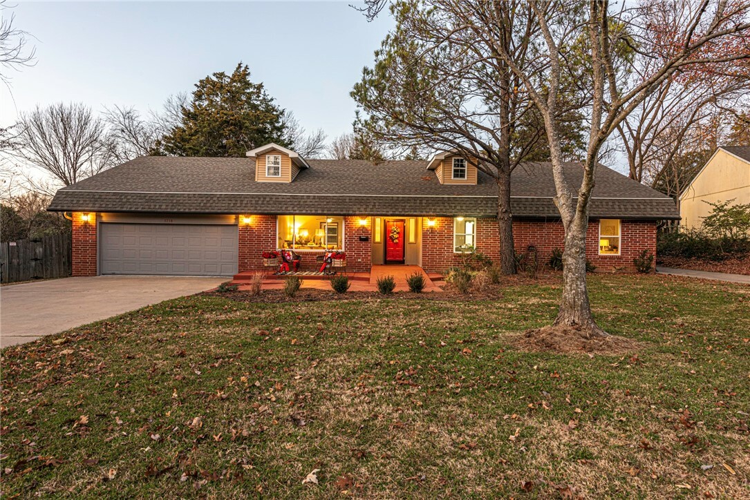 Property Photo:  1718 E Overcrest Street  AR 72703 