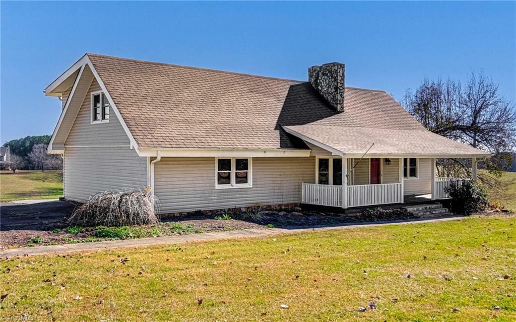 Property Photo:  2571 Simpson Mill Road  NC 27030 