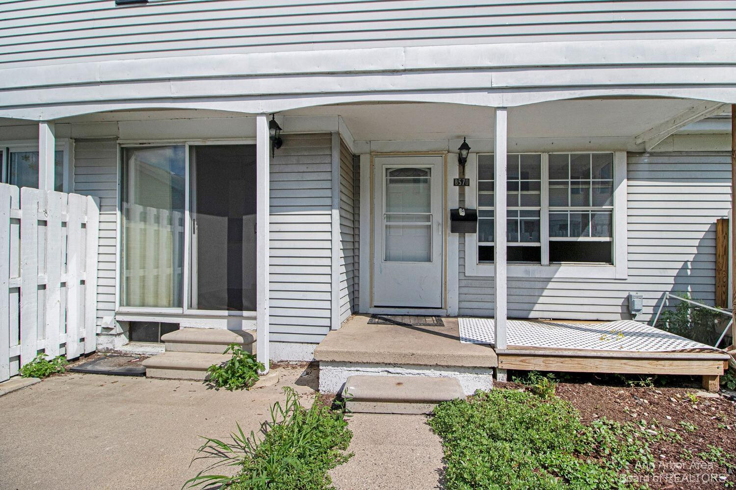 Property Photo: 8570 Spinnaker Way MI 48197