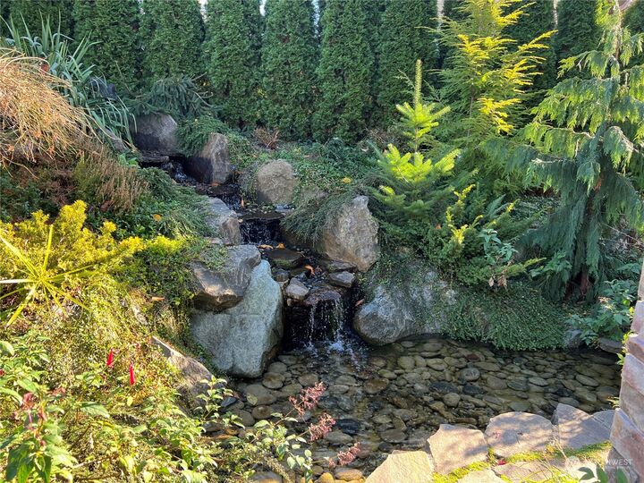 Property Photo:  433 10th Avenue W  WA 98033 