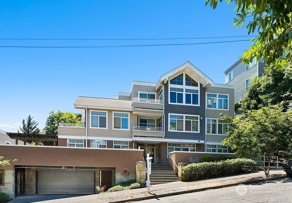 Property Photo: 611 Highland Drive 502 WA 98109