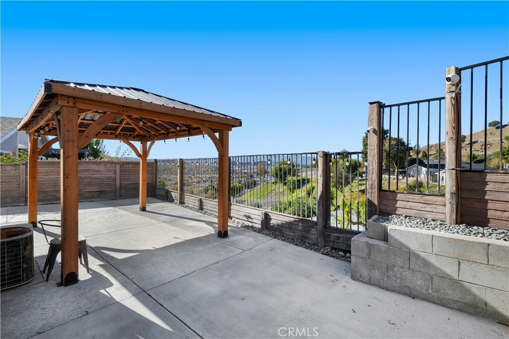 Property Photo: 27909 Vista View Dr CA 91351