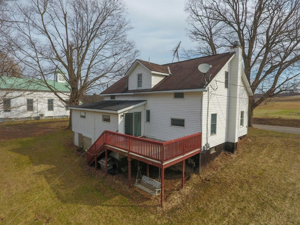 Property Photo:  998 Auburn Road  NY 13073 