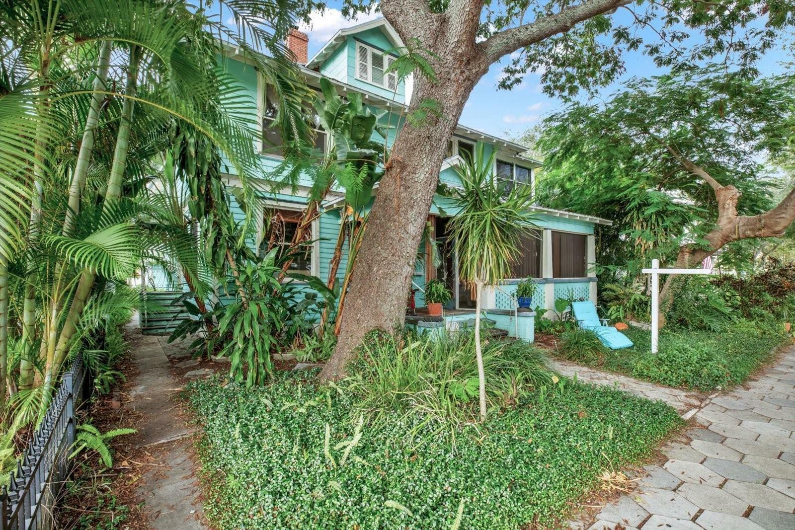 Property Photo: 155 7th Avenue NE FL 33701