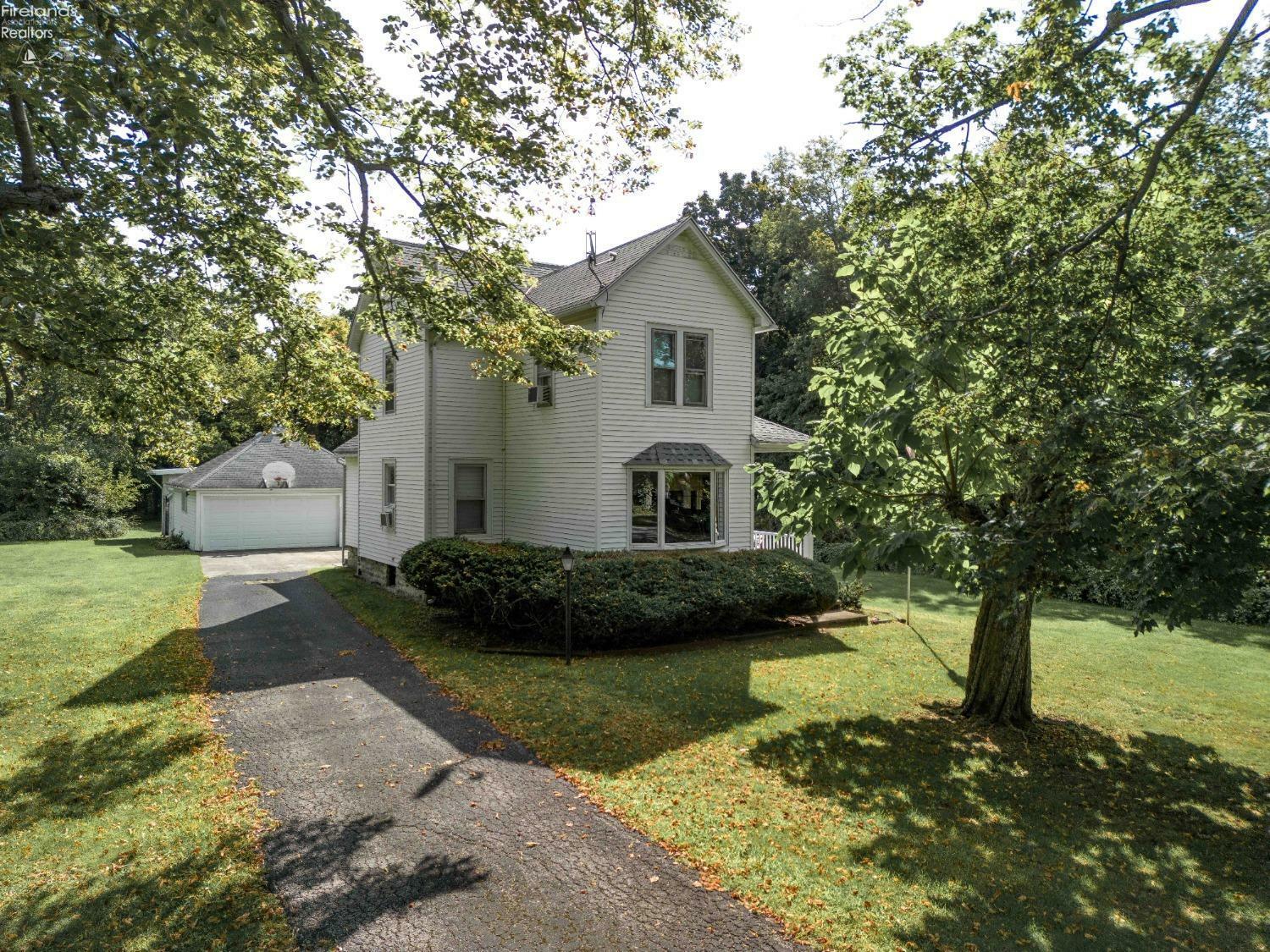 Property Photo: 422 Division Street OH 43438