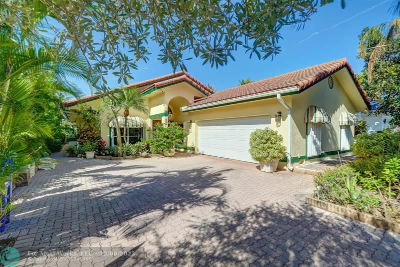 Property Photo:  305 S Riverside Dr  FL 33062 