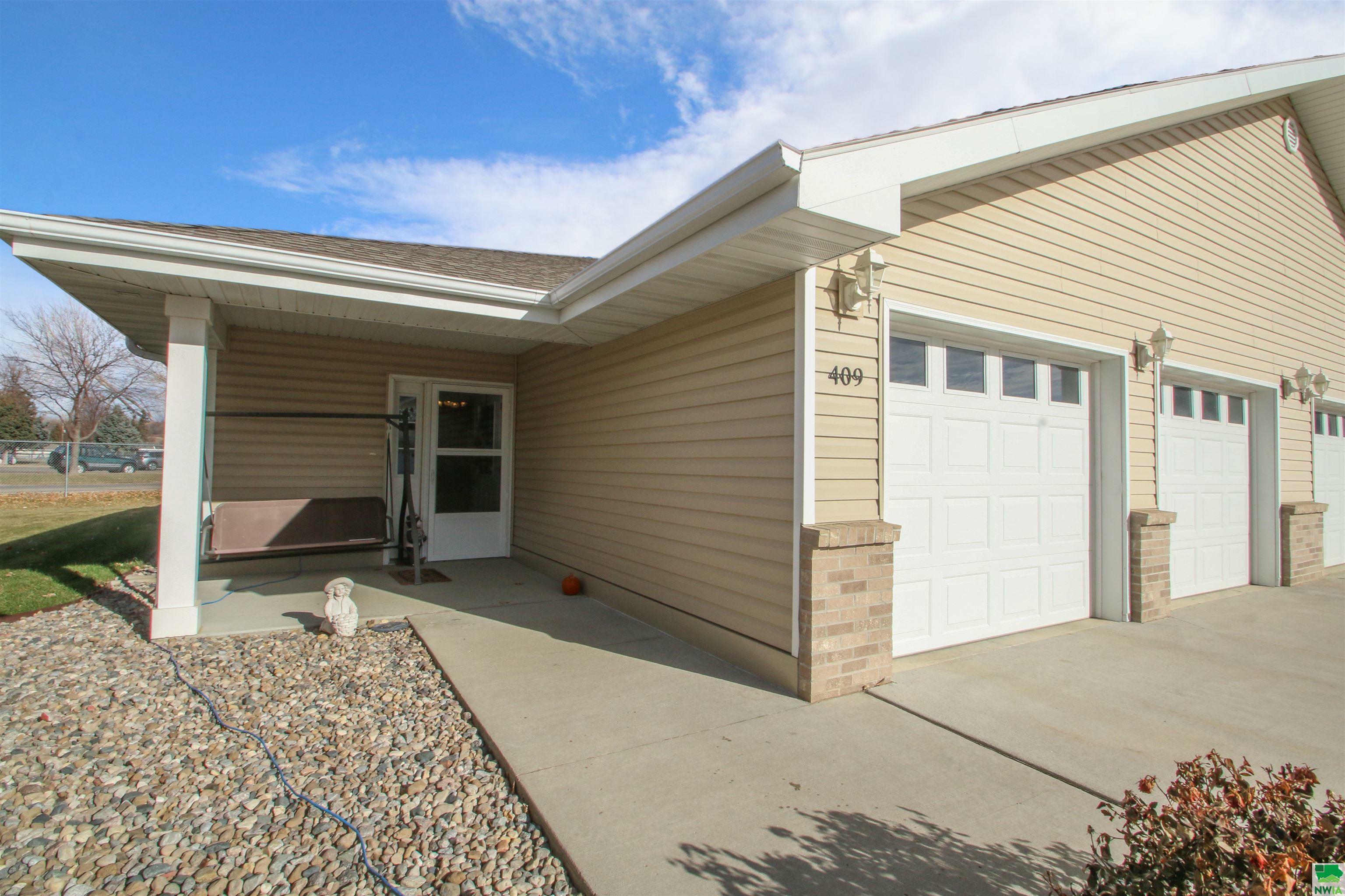 Property Photo:  409 Maupin Lane  IA 50154 