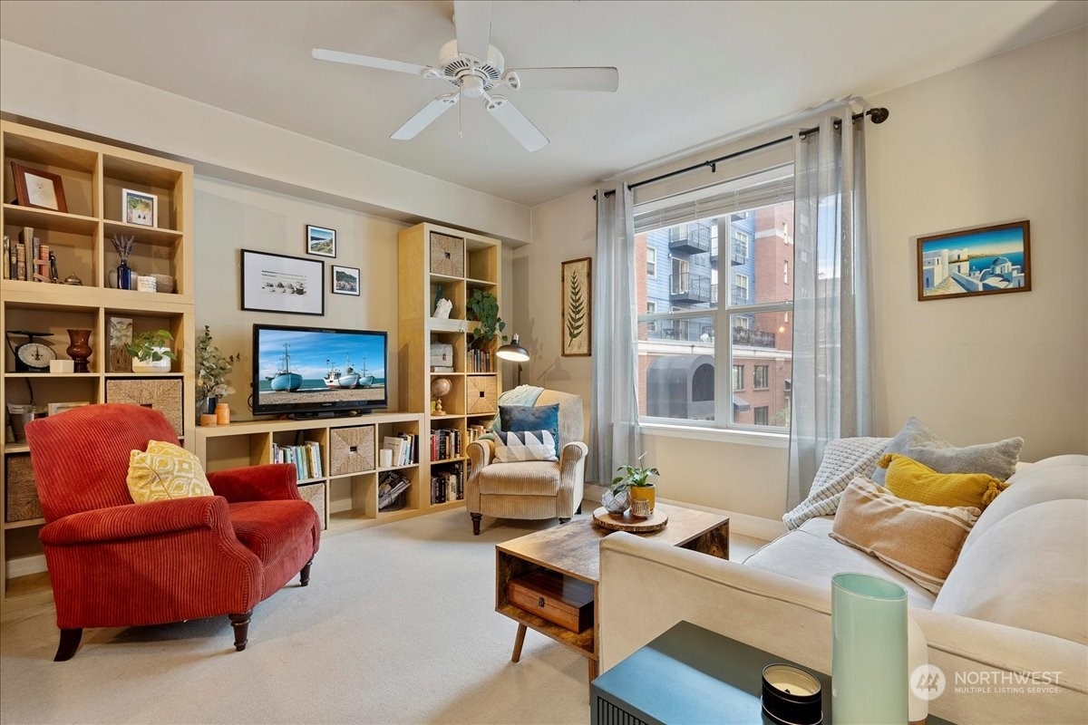 Property Photo: 910 Harris Avenue 207 WA 98225