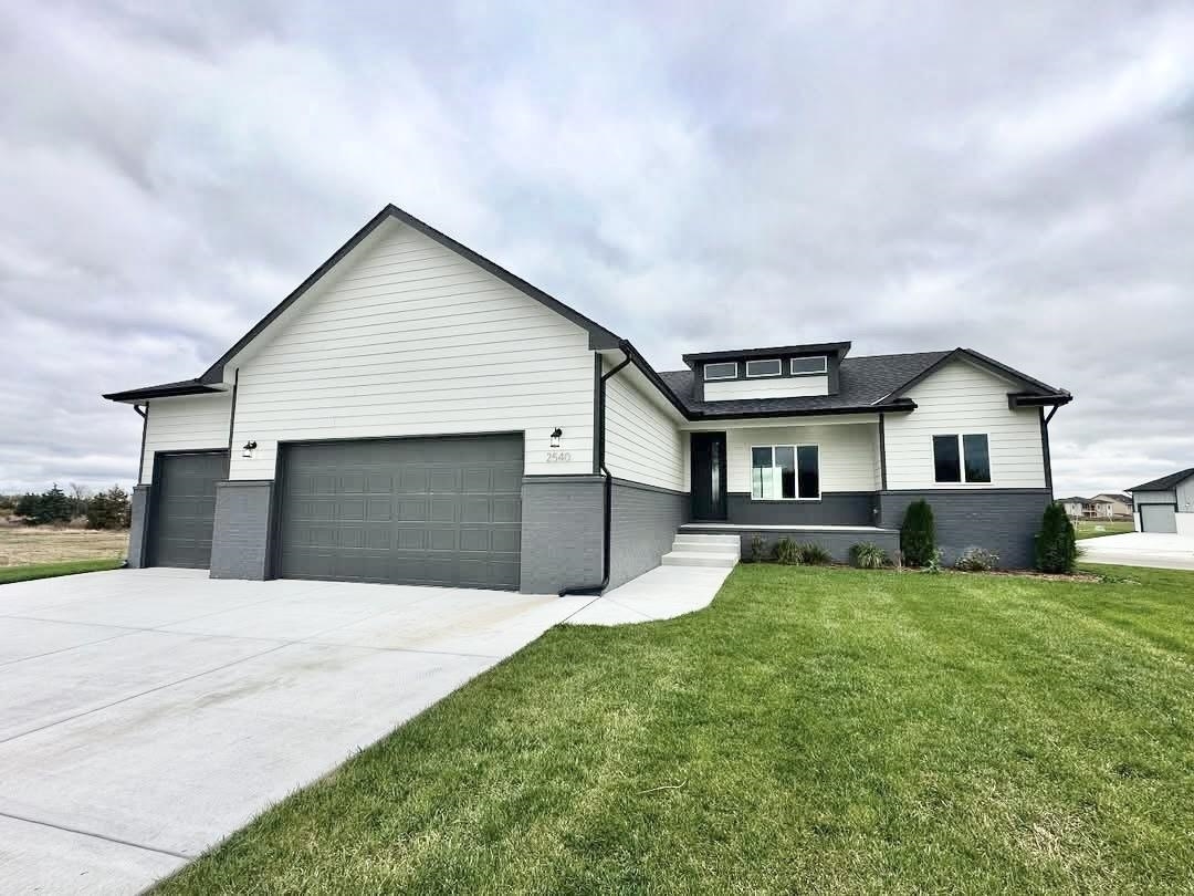 Property Photo: 2540 S Clear Creek Cir KS 67230