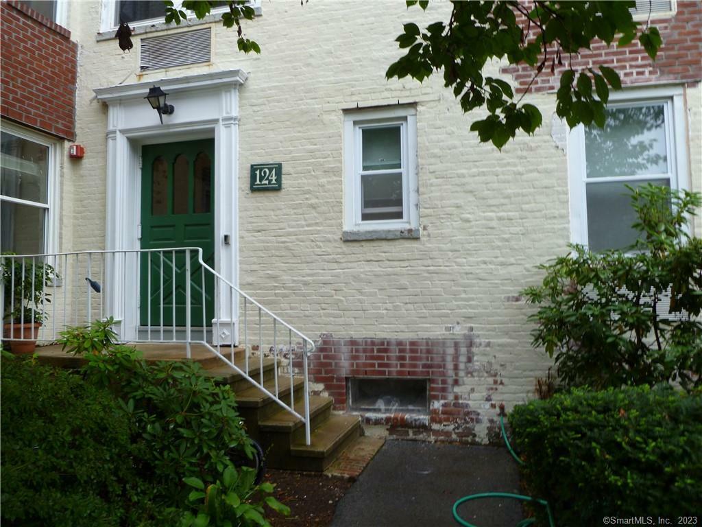 Property Photo:  124 Summer Street 2D  CT 06901 