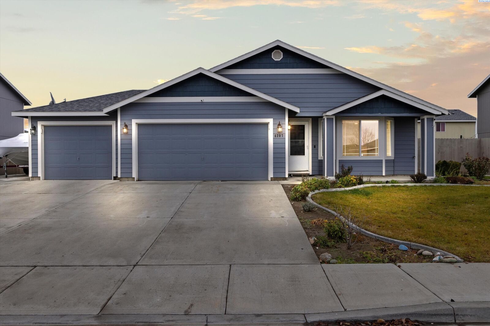 Property Photo:  4207 Dartmoor L  WA 99301 