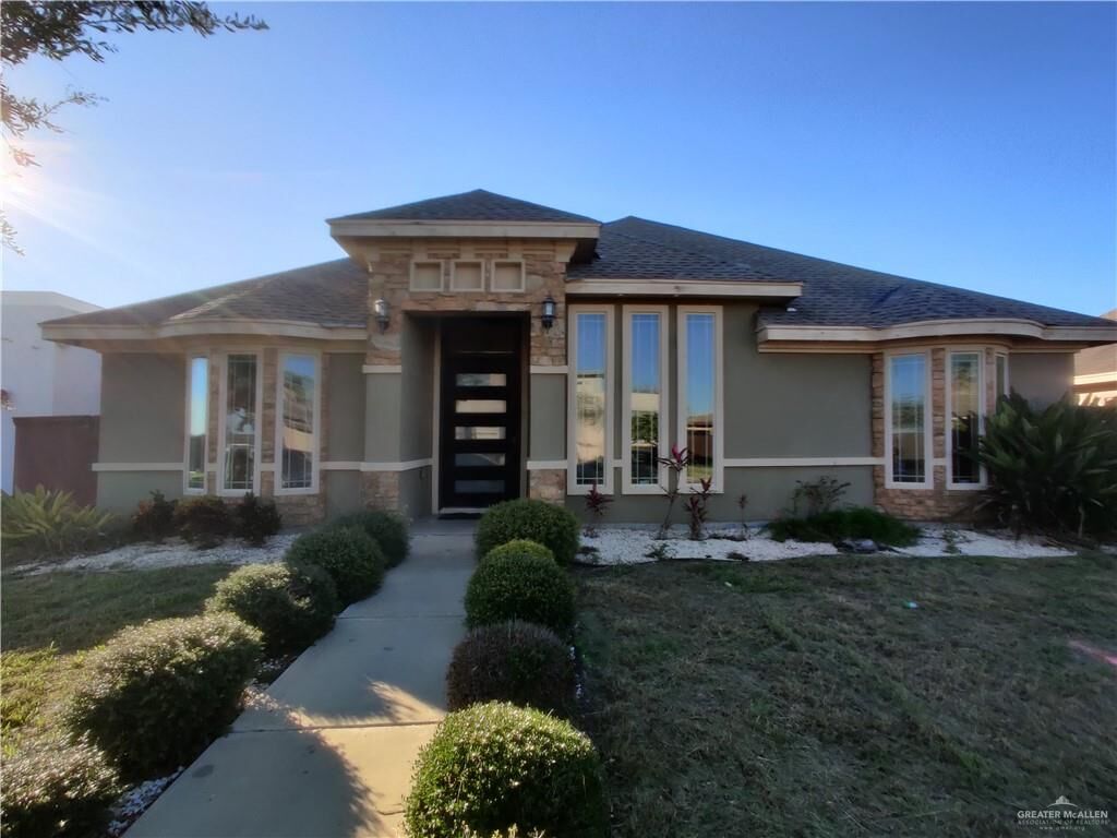 Property Photo: 2102 S Villa Real Drive TX 78577