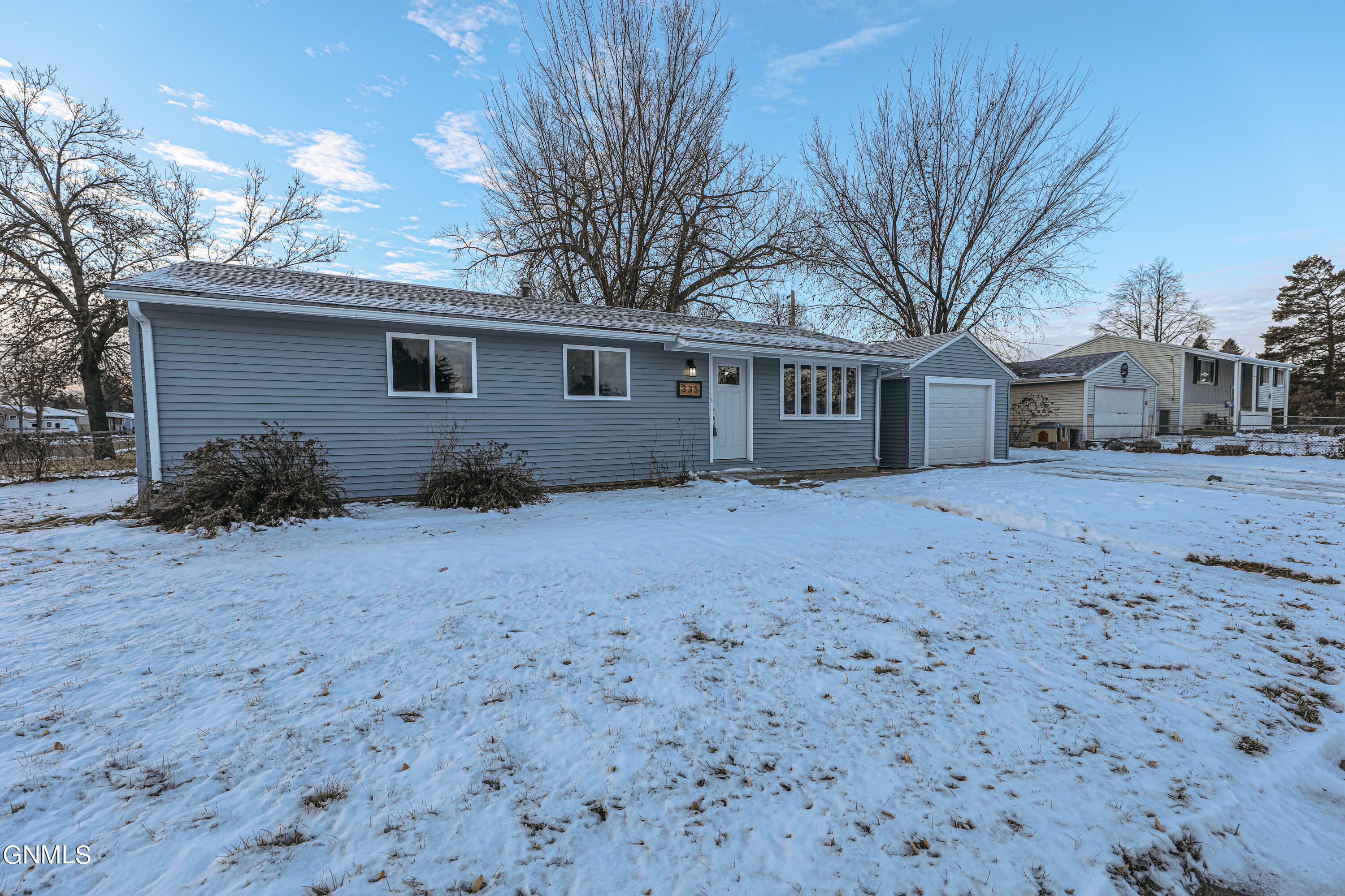 Property Photo:  335 E Turnpike Avenue  ND 58501 