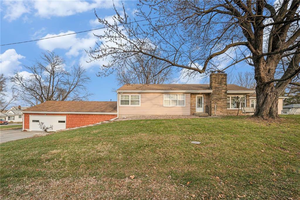 Property Photo:  3251 N Forest Avenue  MO 64116 