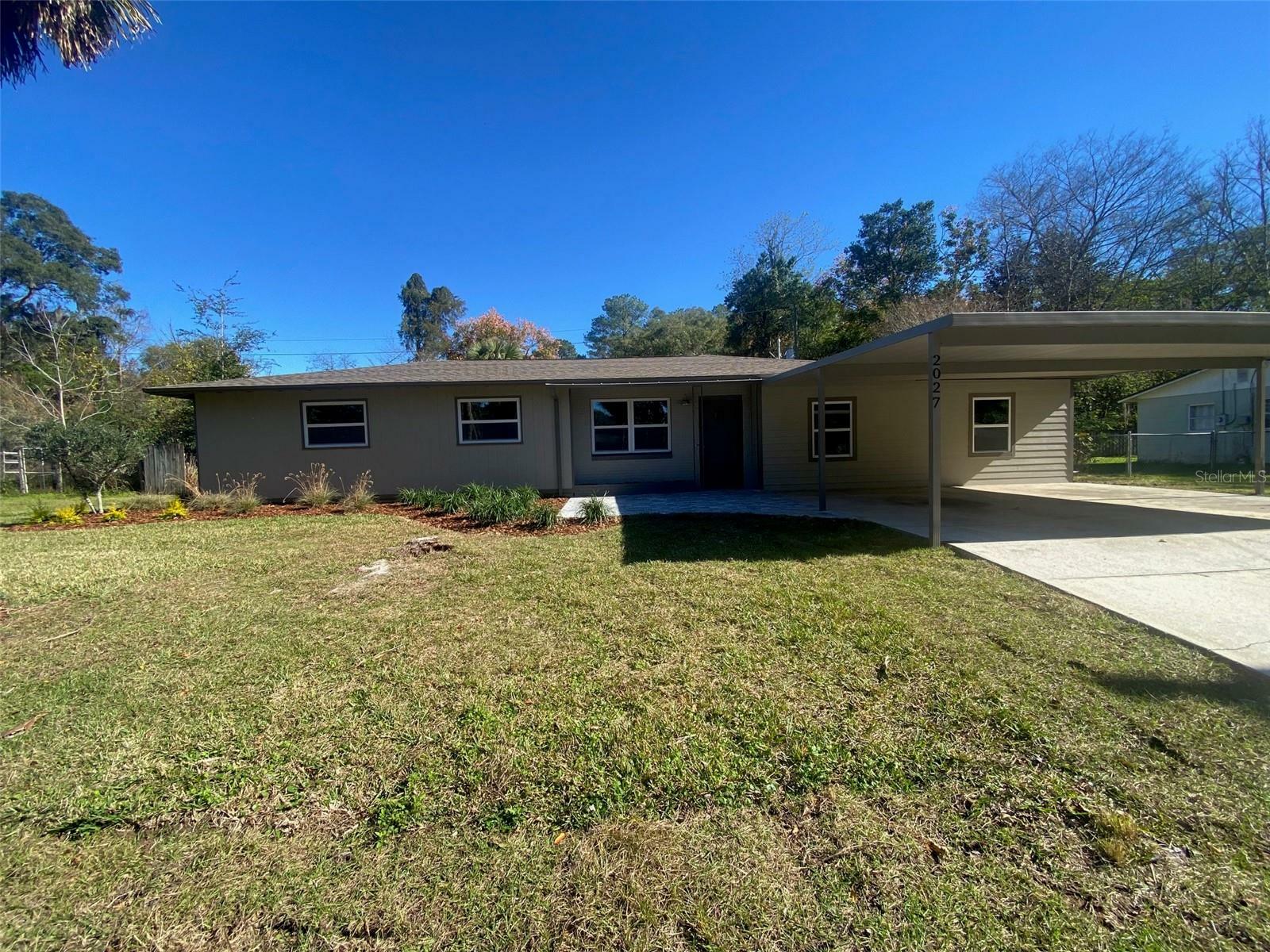 Property Photo:  2027 NW 55th Terrace  FL 32605 