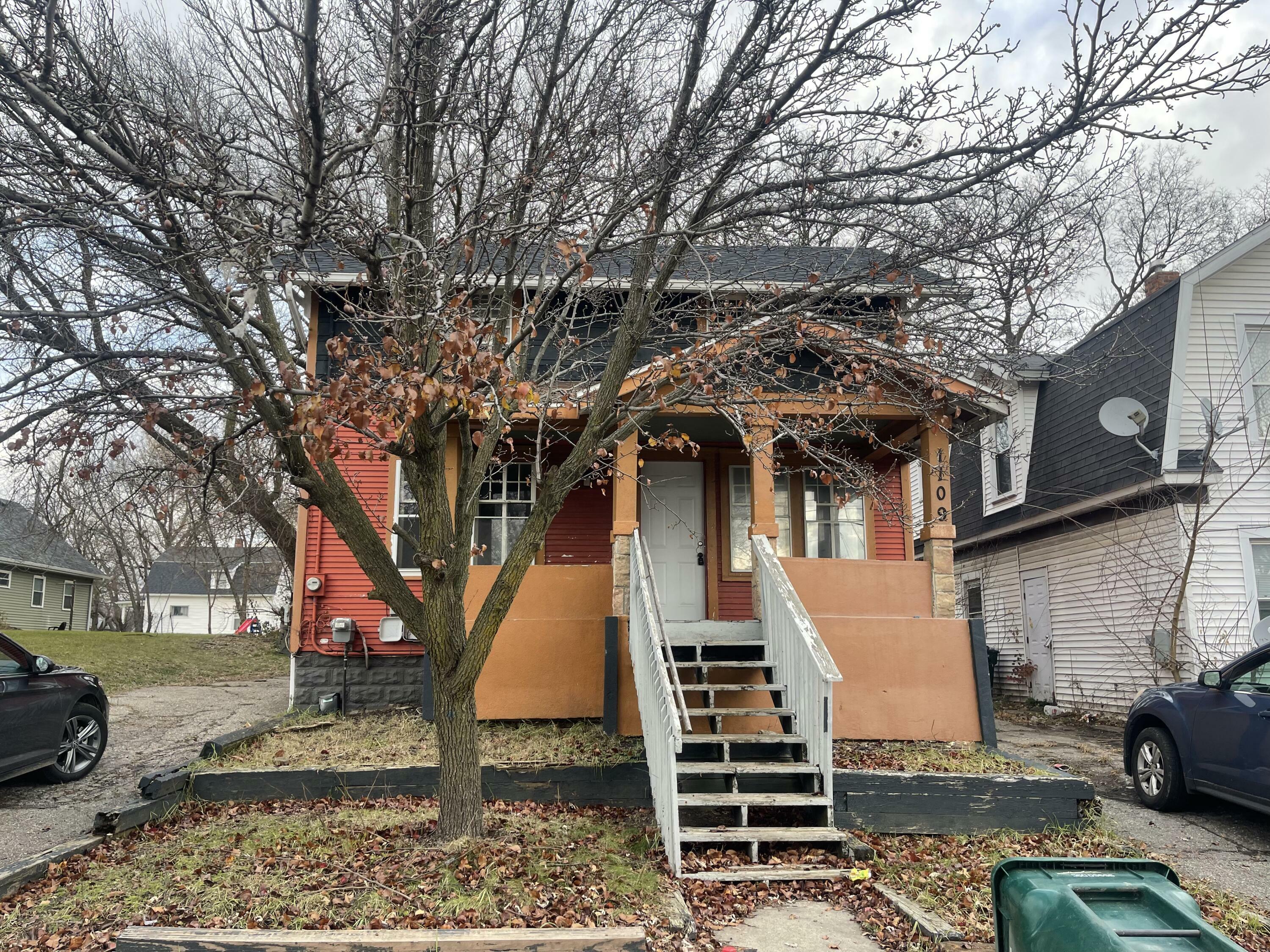 1109 E Oakland Avenue  Lansing MI 48906 photo