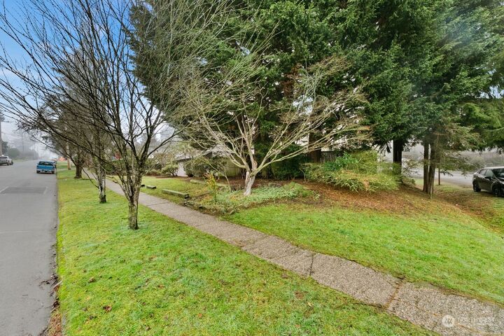 House for sale in Shoreline 305 NE 170th Street, Shoreline, WA 98155