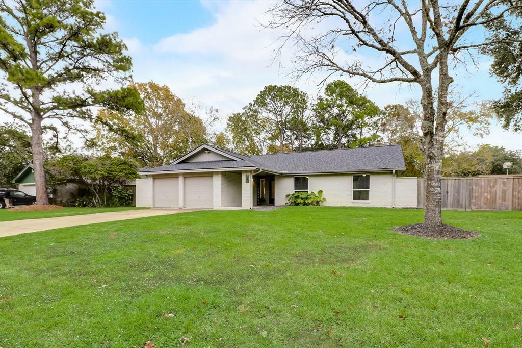 Property Photo:  311 Colonial Drive  TX 77546 