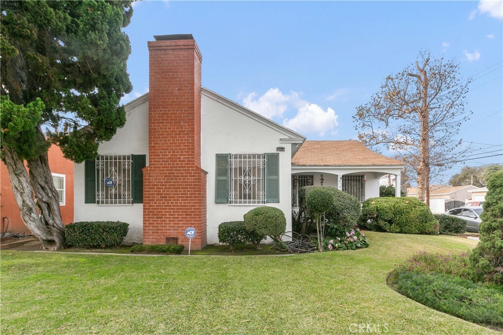 Property Photo:  1615 N Van Ness Avenue  CA 90221 