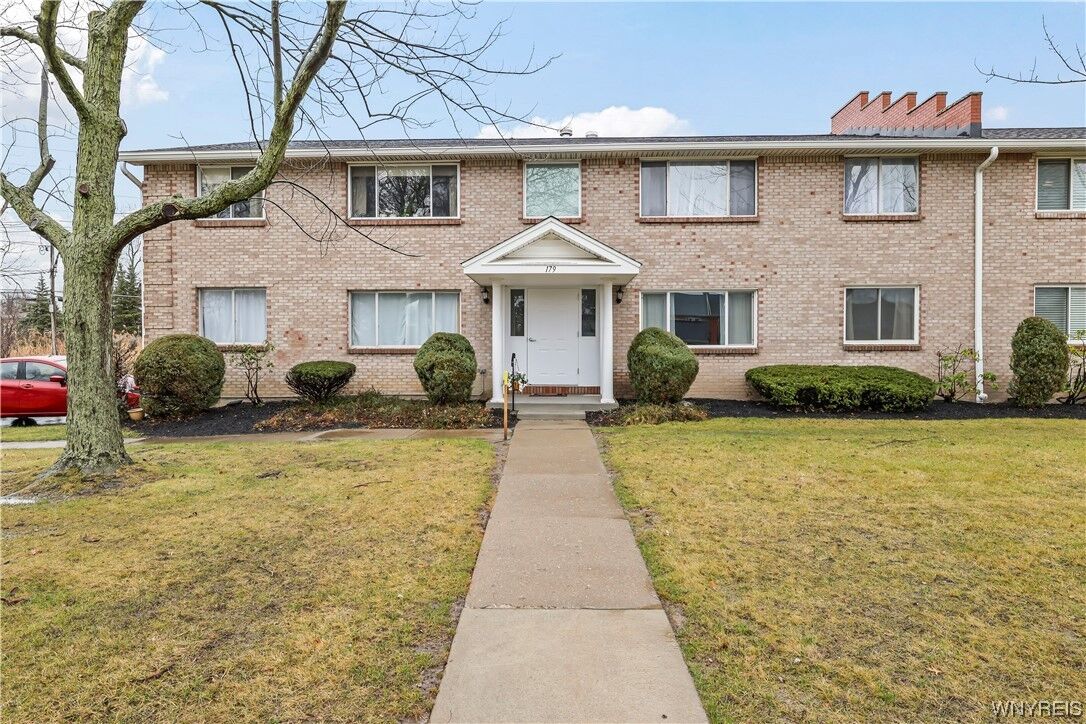 Property Photo:  179 Old Lyme Drive 5  NY 14221 