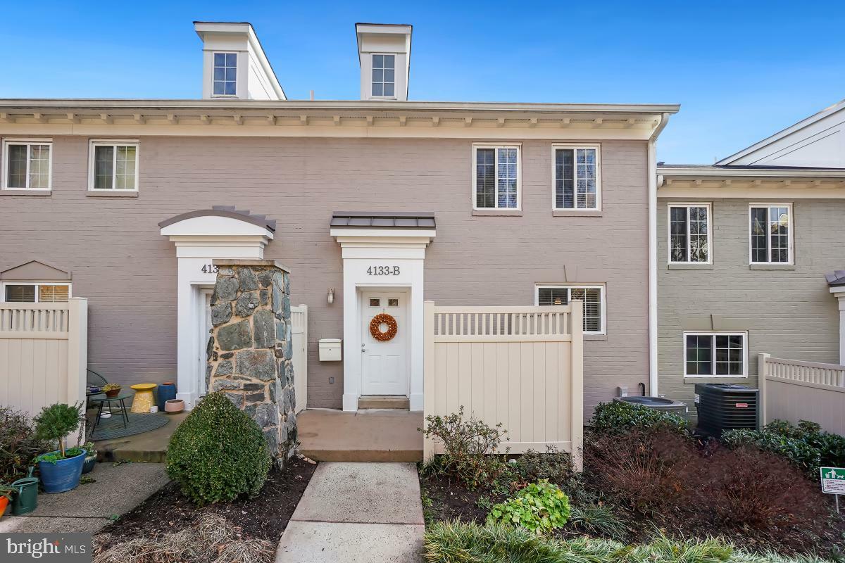 Property Photo: 4133 S Four Mile Run Drive S B VA 22204