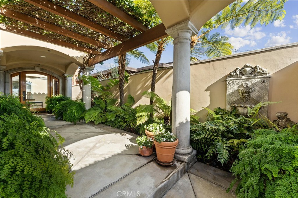 Property Photo:  5601 E Sorrento Drive  CA 90803 