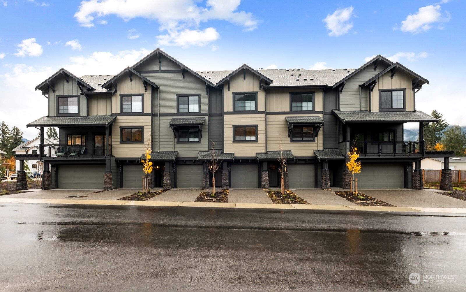 Property Photo:  1839 SE 12th Street 204  WA 98045 