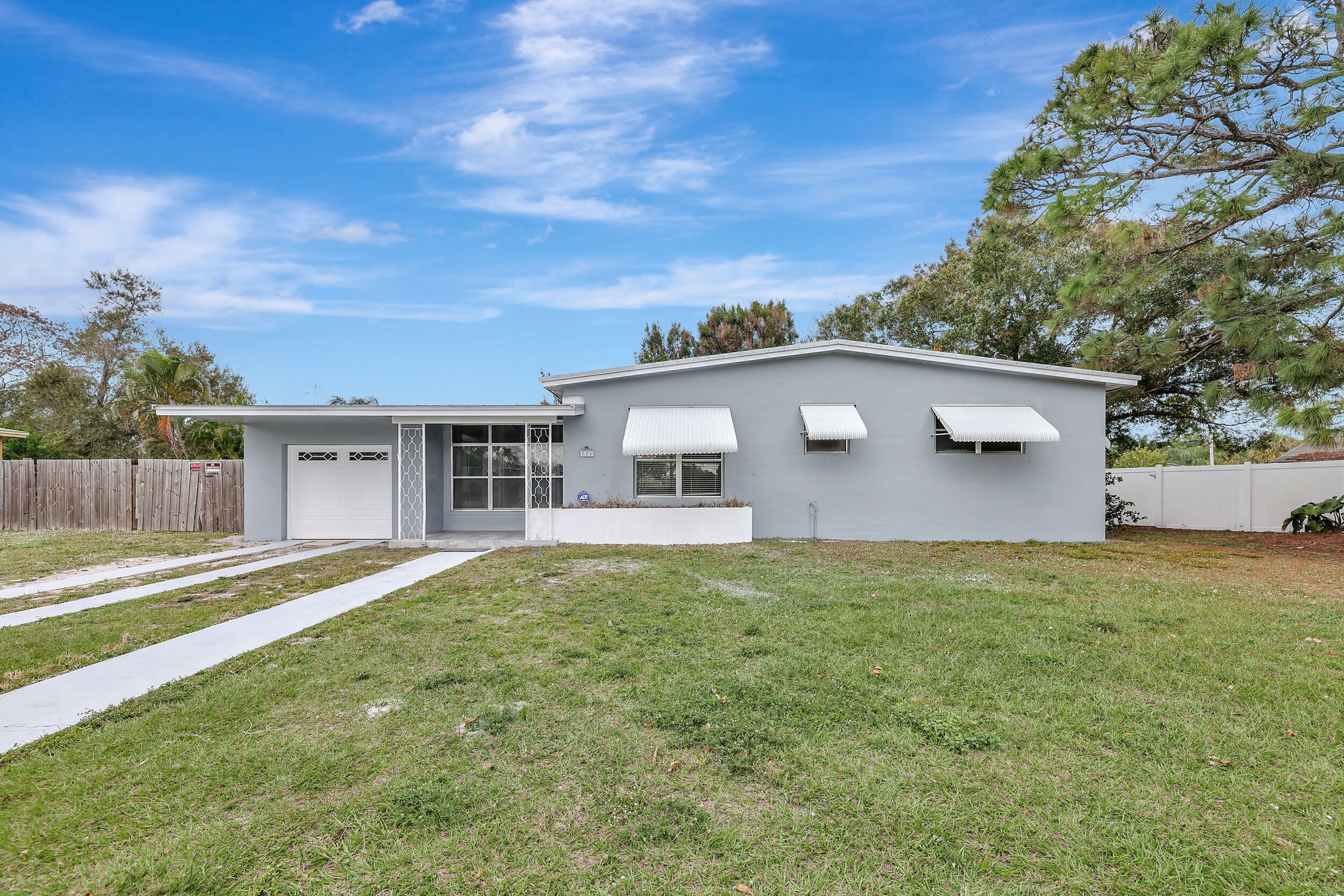 Property Photo:  225 NE Prima Vista Boulevard  FL 34983 