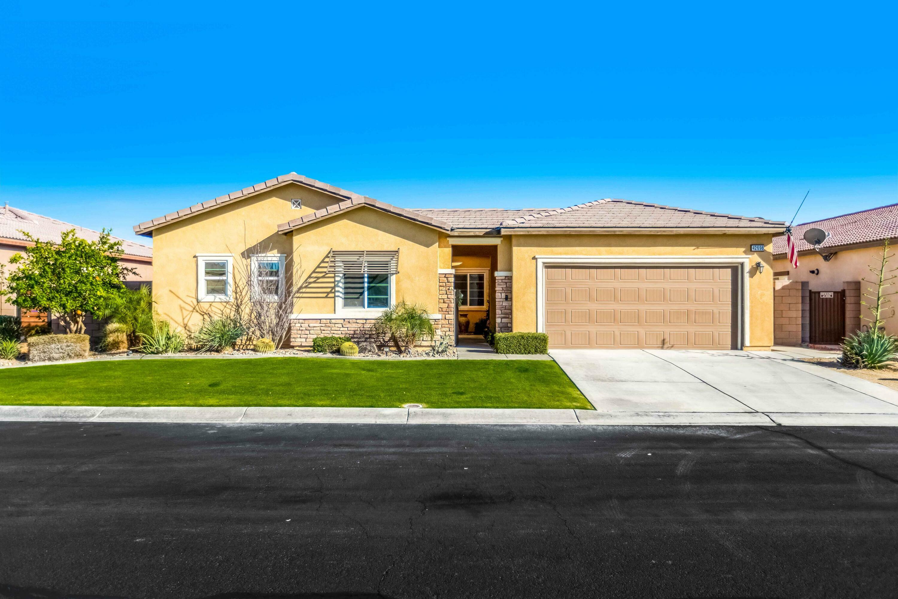 Property Photo:  42698 Tiempo Court  CA 92203 