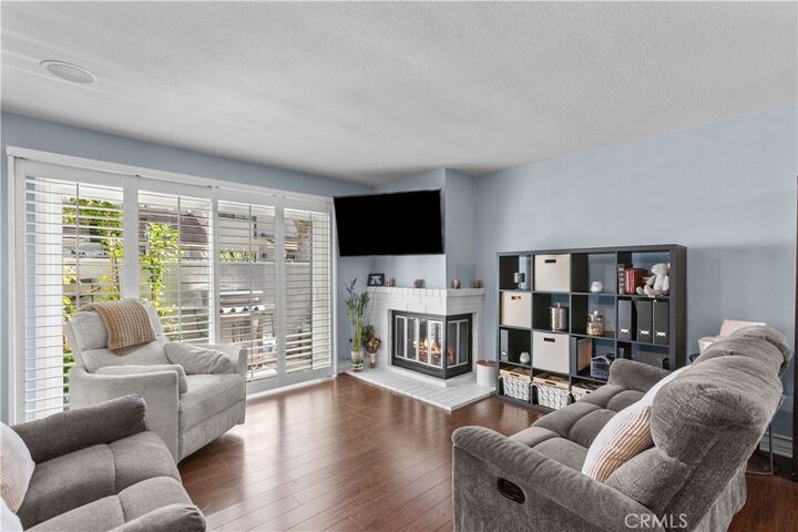 Property Photo: 2346 Royal Avenue 8 CA 93065