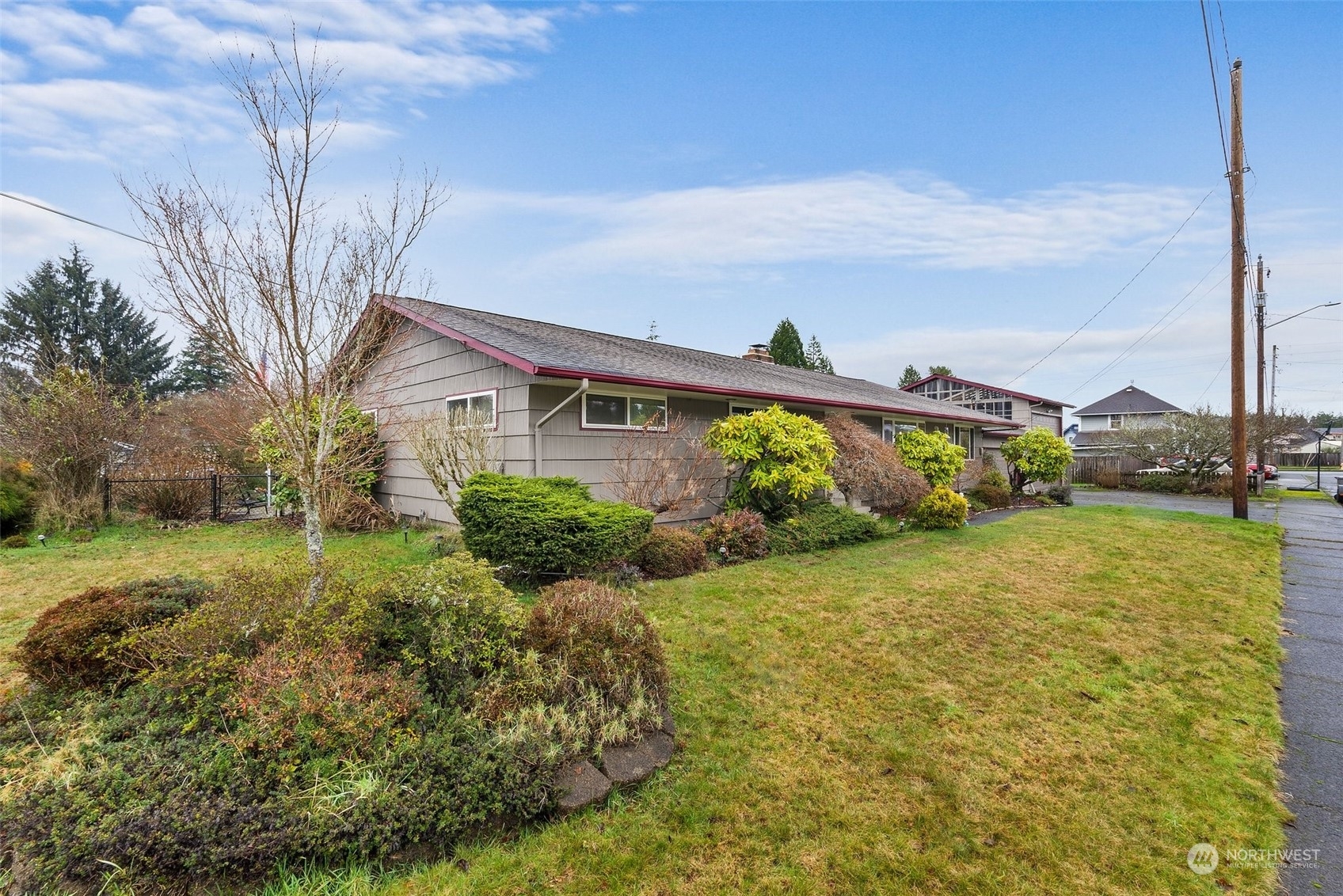 Property Photo:  616 Elizabeth  WA 98537 