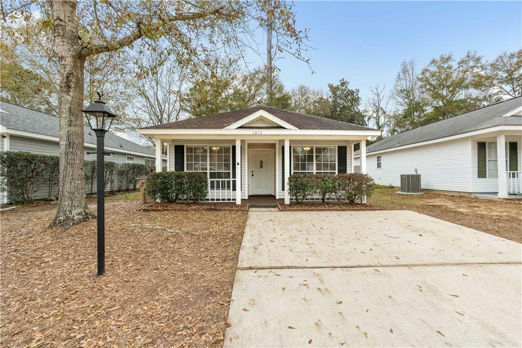 Property Photo:  2020 Laurel Oak Court  AL 36695 