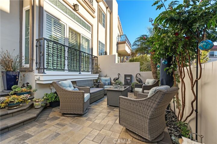 Property Photo:  19295 Wingedfoot Circle  CA 92648 