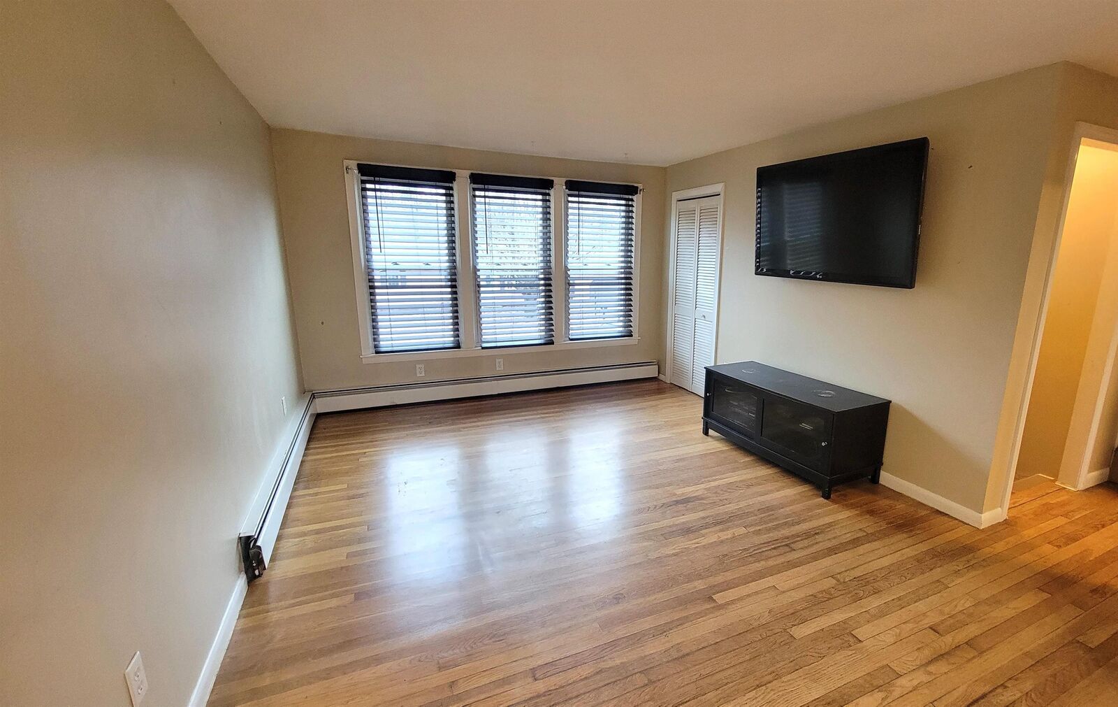 Property Photo: 20 Royal Circle NH 03079