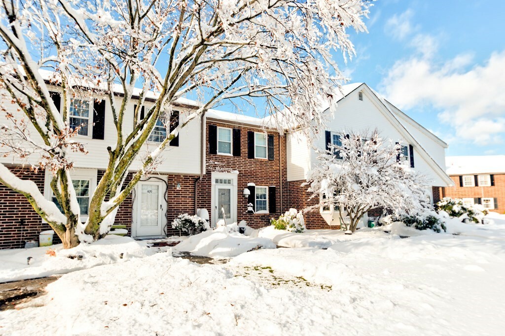 Property Photo:  622 Chickering Rd 622  MA 01845 