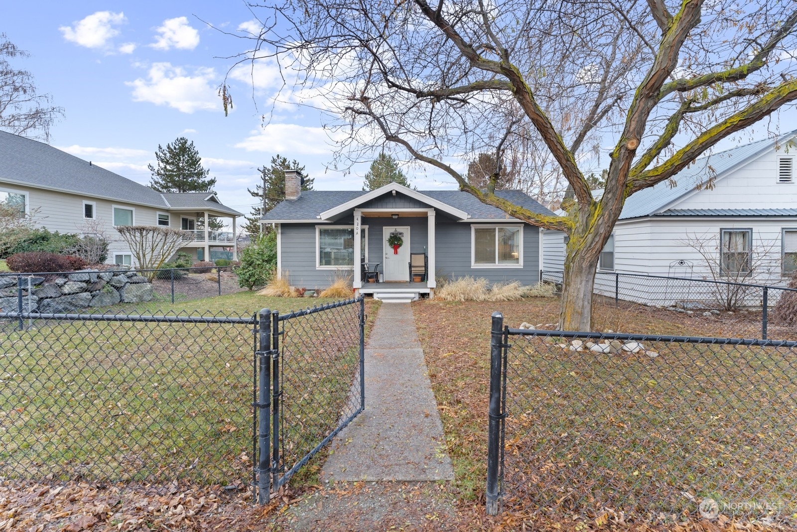 Property Photo:  420 E Chelan Avenue  WA 98816 