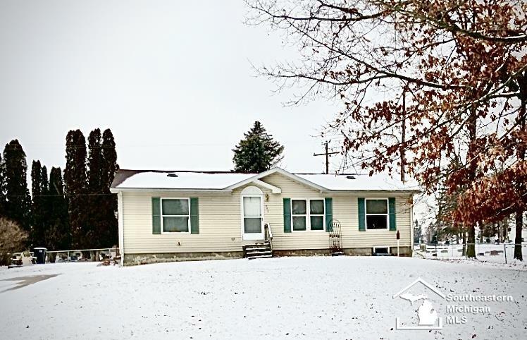 Property Photo:  640 W Manor  MI 49253 