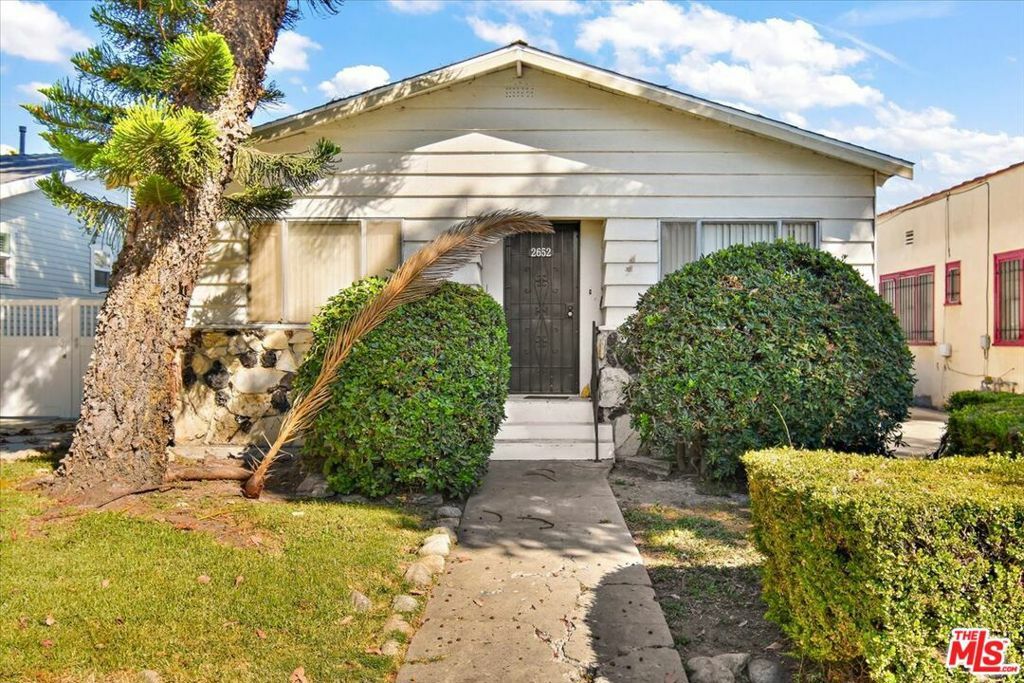 Property Photo:  2652 S Palm Grove Avenue  CA 90016 