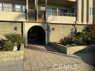 Property Photo:  420 Redondo Avenue 109  CA 90814 
