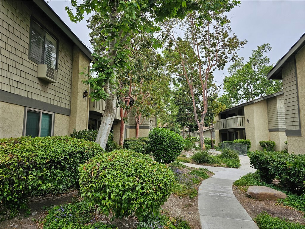 Property Photo:  960 E Bonita Avenue 5  CA 91767 