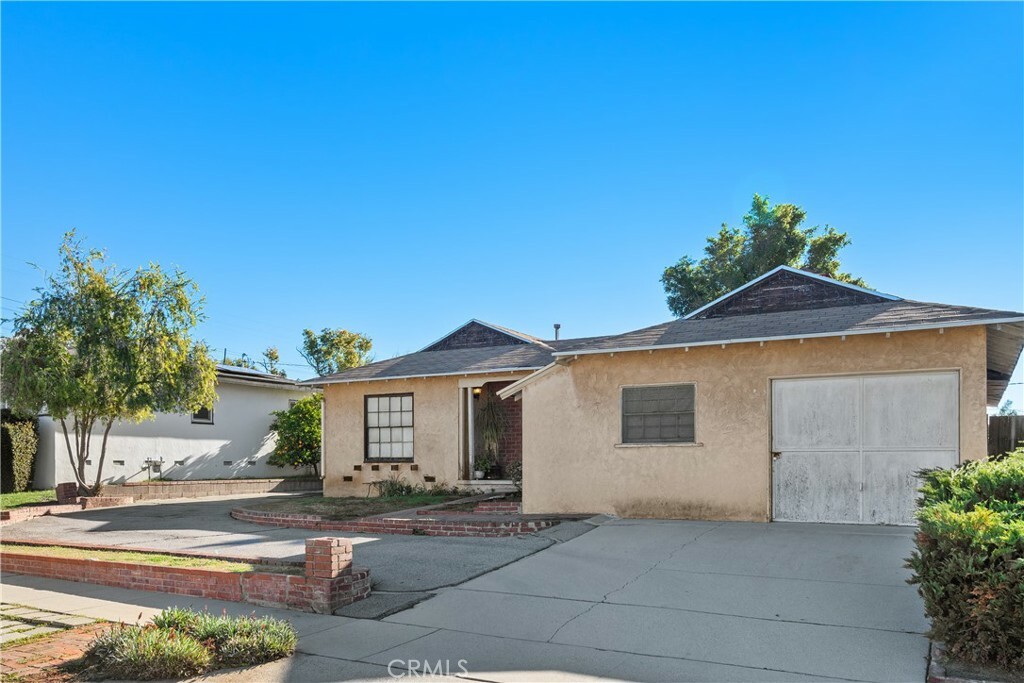 Property Photo: 14054 Garber Street CA 91331